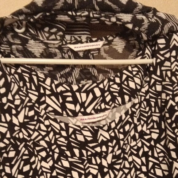 Allison Daley Monochrome Geometric Top - Picture 14 of 14